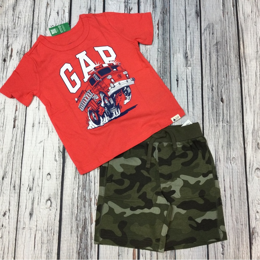 Gap Boys 2T, 3T, 4T, 5T Fire Truck shirt & Camouflage Shorts Outfit